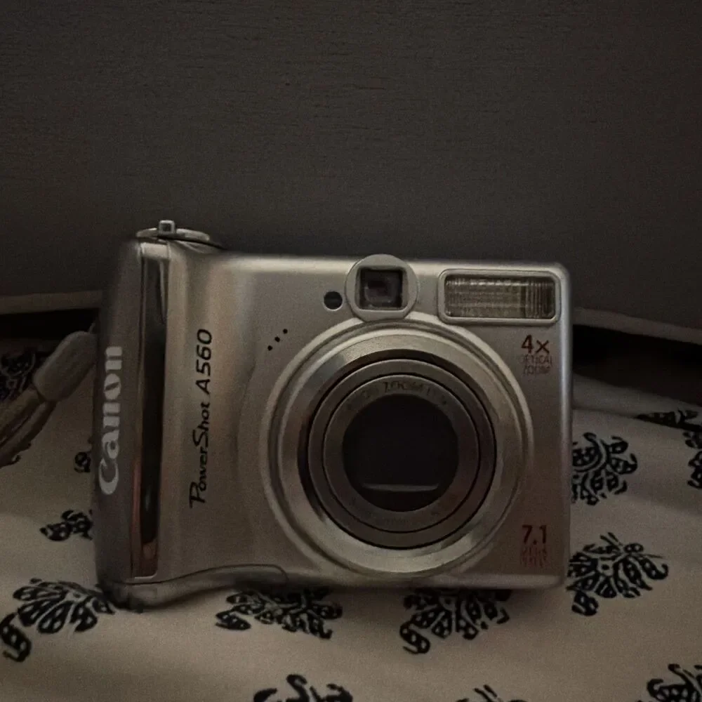 Canon PowerShot A560 7.1MP Digital Camera - Silver, Used, Excellent Shape, Works